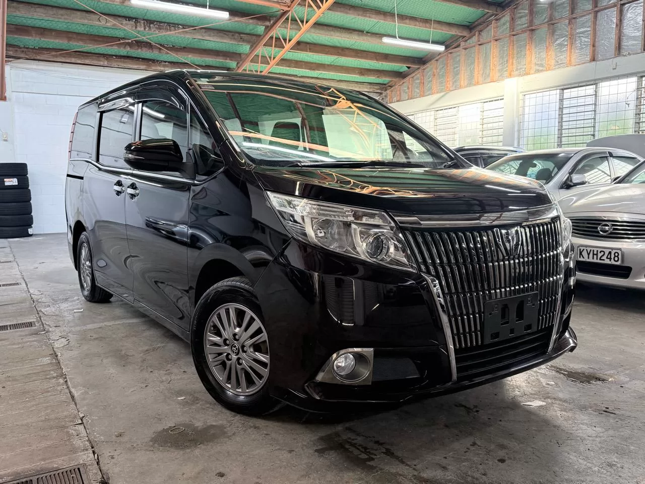 2015 Toyota Esquire 8 Seater – photo 1