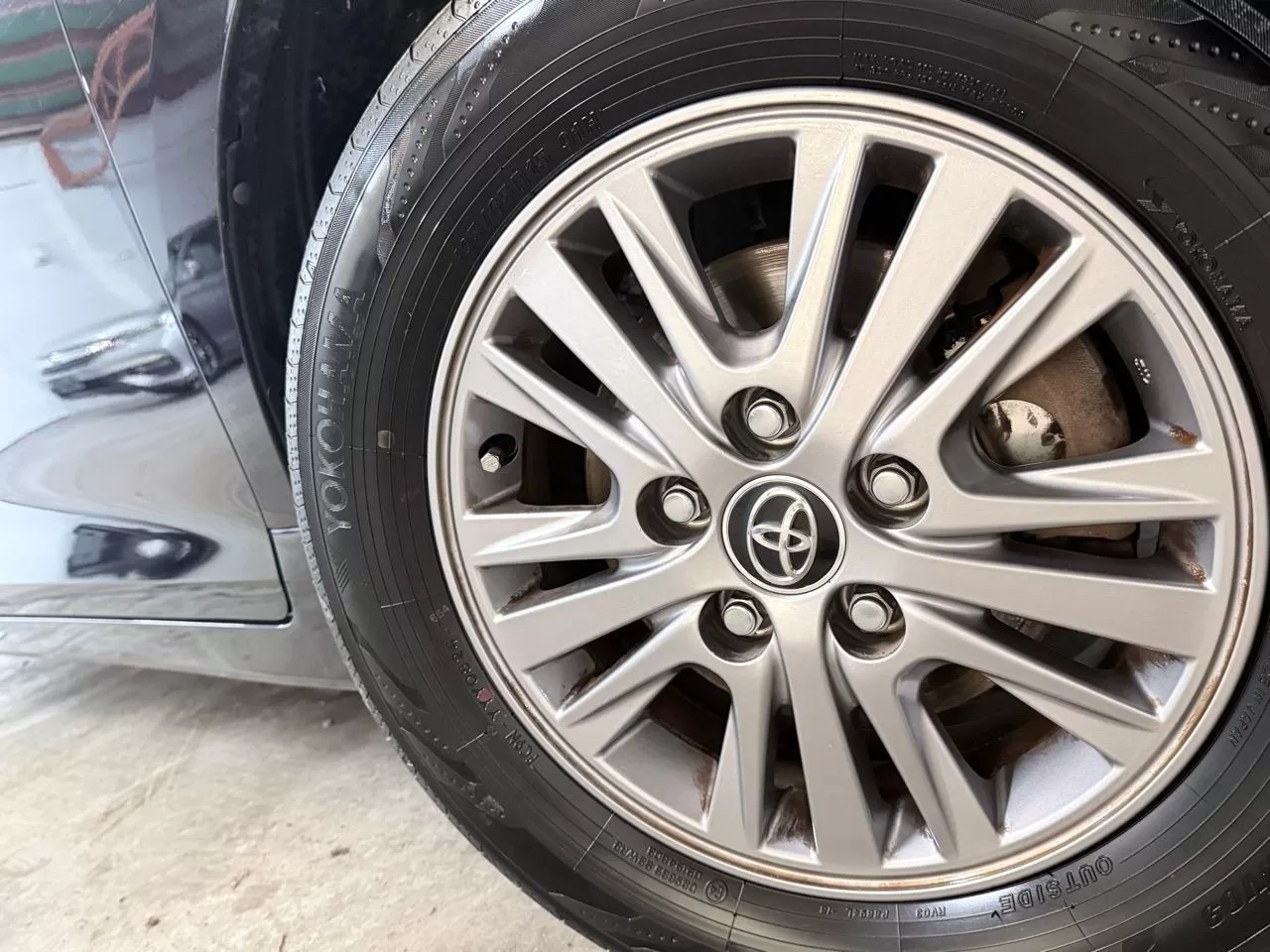 2015 Toyota Esquire 8 Seater – photo 2