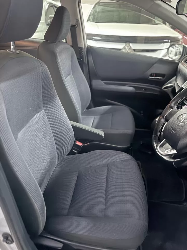 2017 Toyota Sienta Hybrid 7 Seater – photo 12