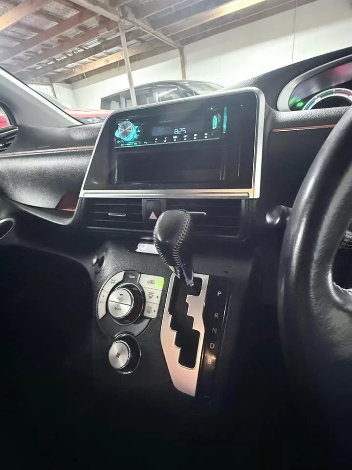 2017 Toyota Sienta Hybrid 7 Seater – photo 14