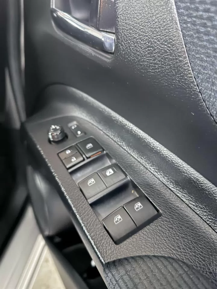 2017 Toyota Sienta Hybrid 7 Seater – photo 17