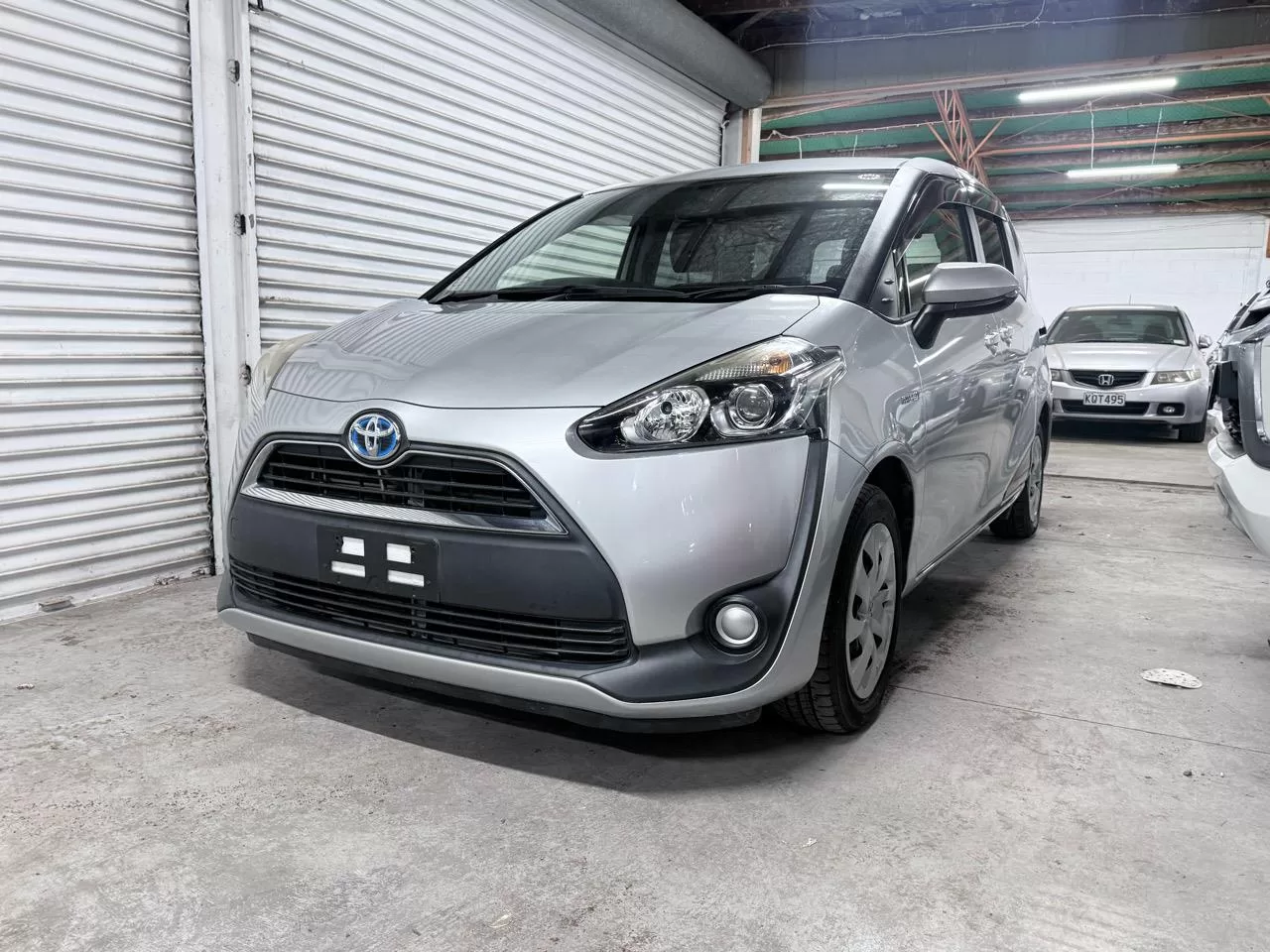 2017 Toyota Sienta Hybrid 7 Seater – photo 5